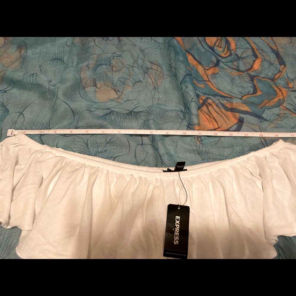 Express Ruffle Top - Picture 3 of 6